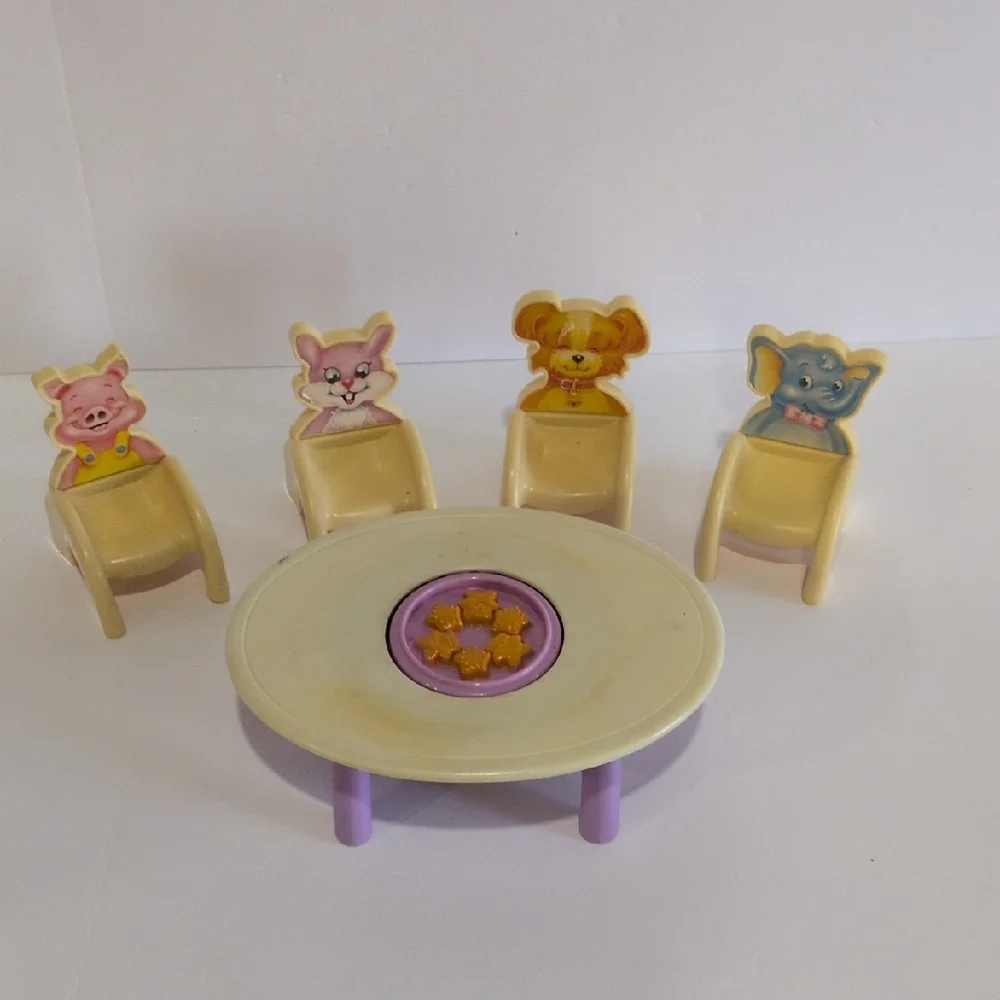 Barbie Family Set - 1966 Barbie, 1968 Ken, and 2017 Chelsea - Picture 5 of 16